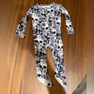 Bums and Roses Skull Print Footie Pajama